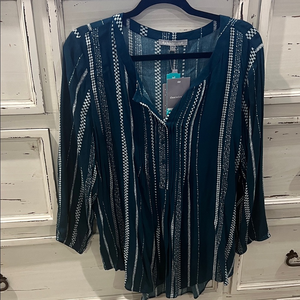NWT Daniel Rainn Teal and White Blouse sz XL